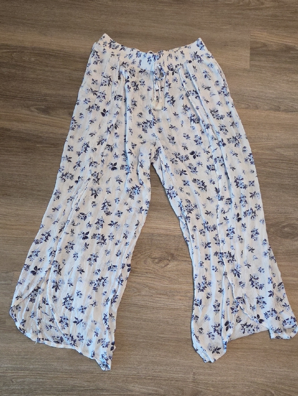 Justify White Wide-Leg Pants with Blue Floral Print Size XL *